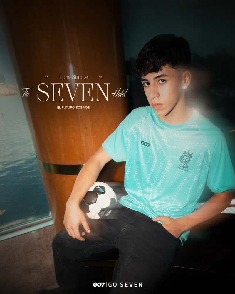Next Gen — Luca Staque junto al ventanal de The Seven Hotel