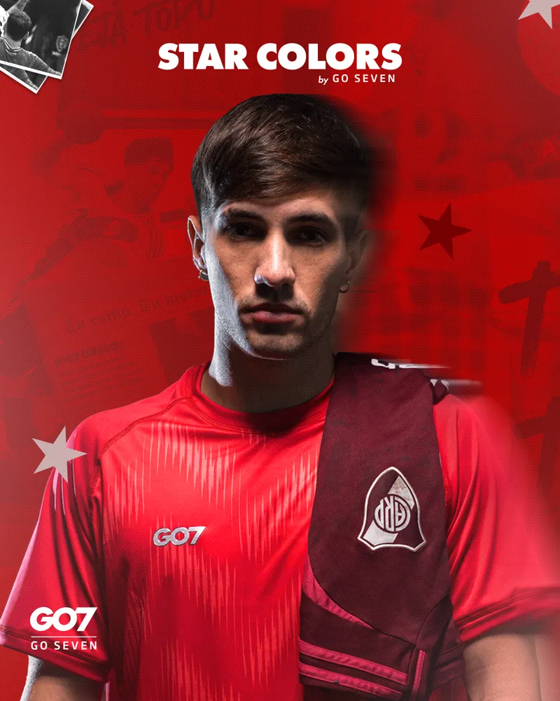 Star Colors — la camiseta roja con pechera bordó